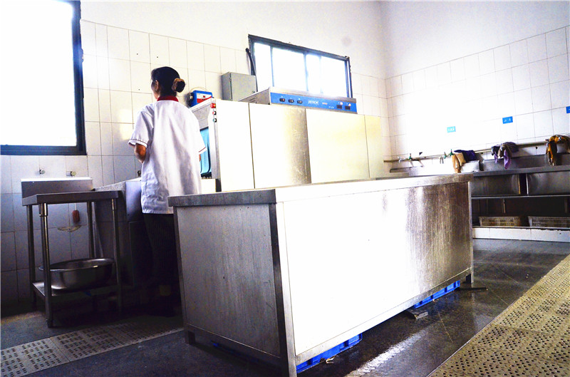 西华大学学校食堂香蕉一级视频设备现场图片
