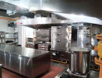 大型食堂香蕉一级视频设备生产厂家告诉你商用厨具为什么要选择不锈钢材质?