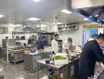 成都学校食堂厨具香蕉一级视频设备生产厂家告诉你选择商用厨具的注意事项